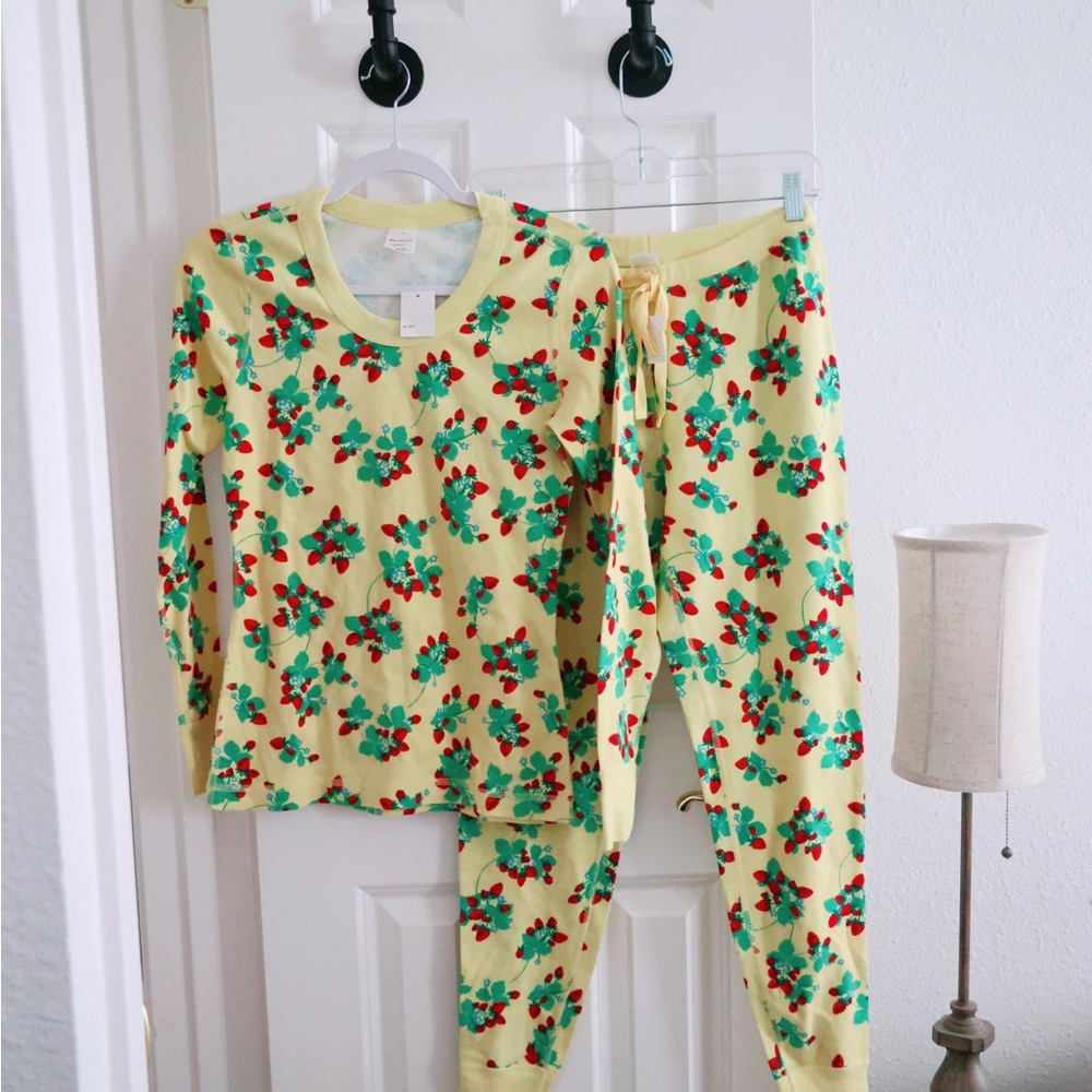 Hanna andersson Strawberry pajama set
